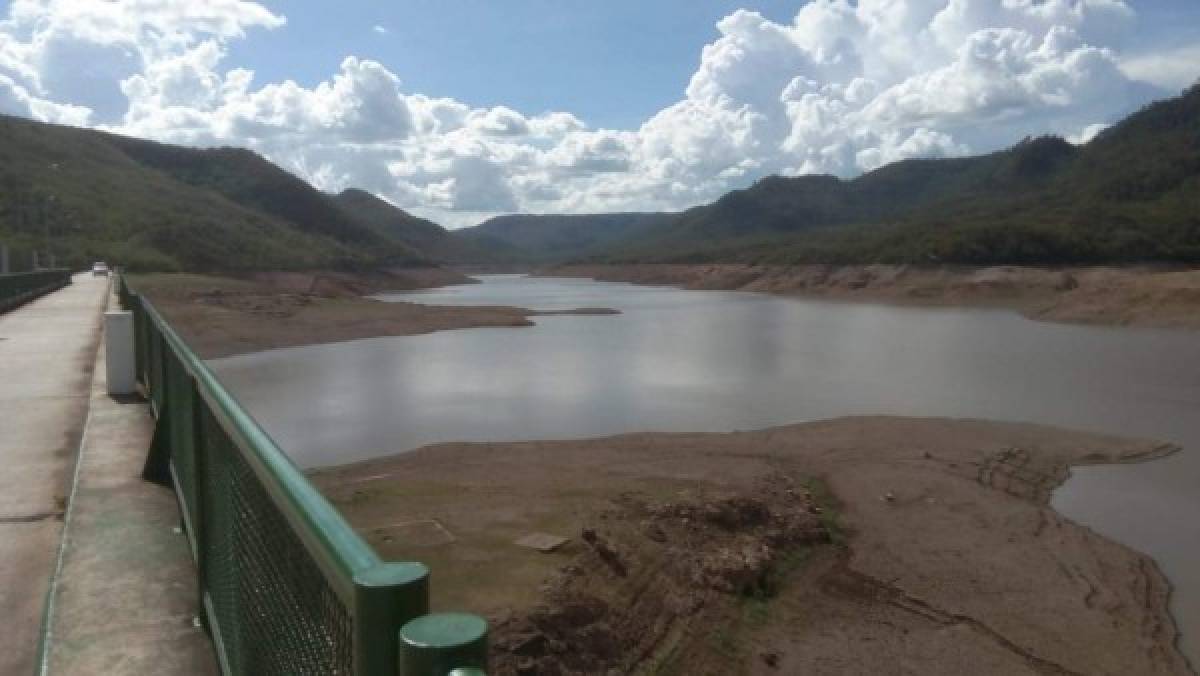 Suministro de agua se mantiene por bajo nivel en La Concepción en la capital de Honduras