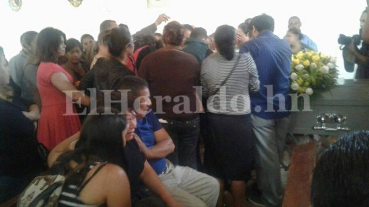 Entre llanto y conmoción Cantarranas despide al universitario asesinado por mareros