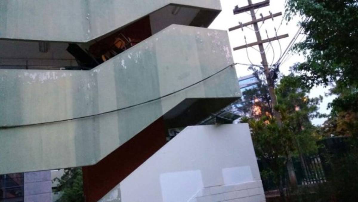 MEU irrespeta decisión de universitarios y se toma Facultad de Derecho