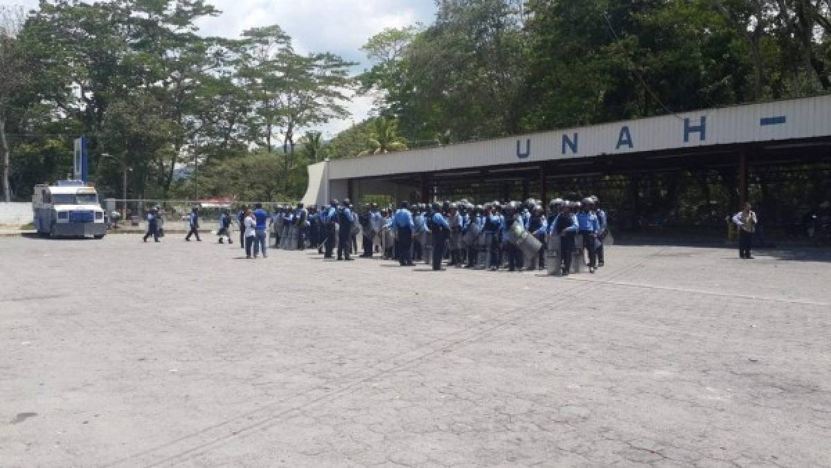 Honduras: Policía desaloja a estudiantes que mantenían tomada la UNAH-VS