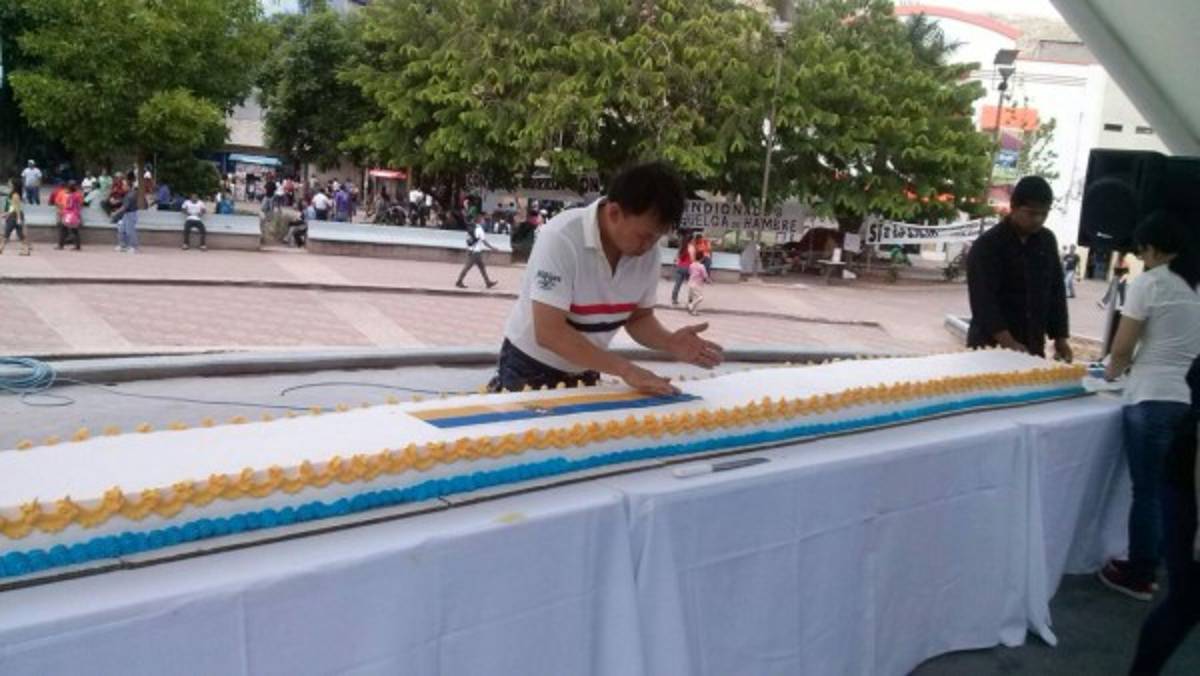 Con enorme pastel celebran 437 aniversario de Tegucigalpa