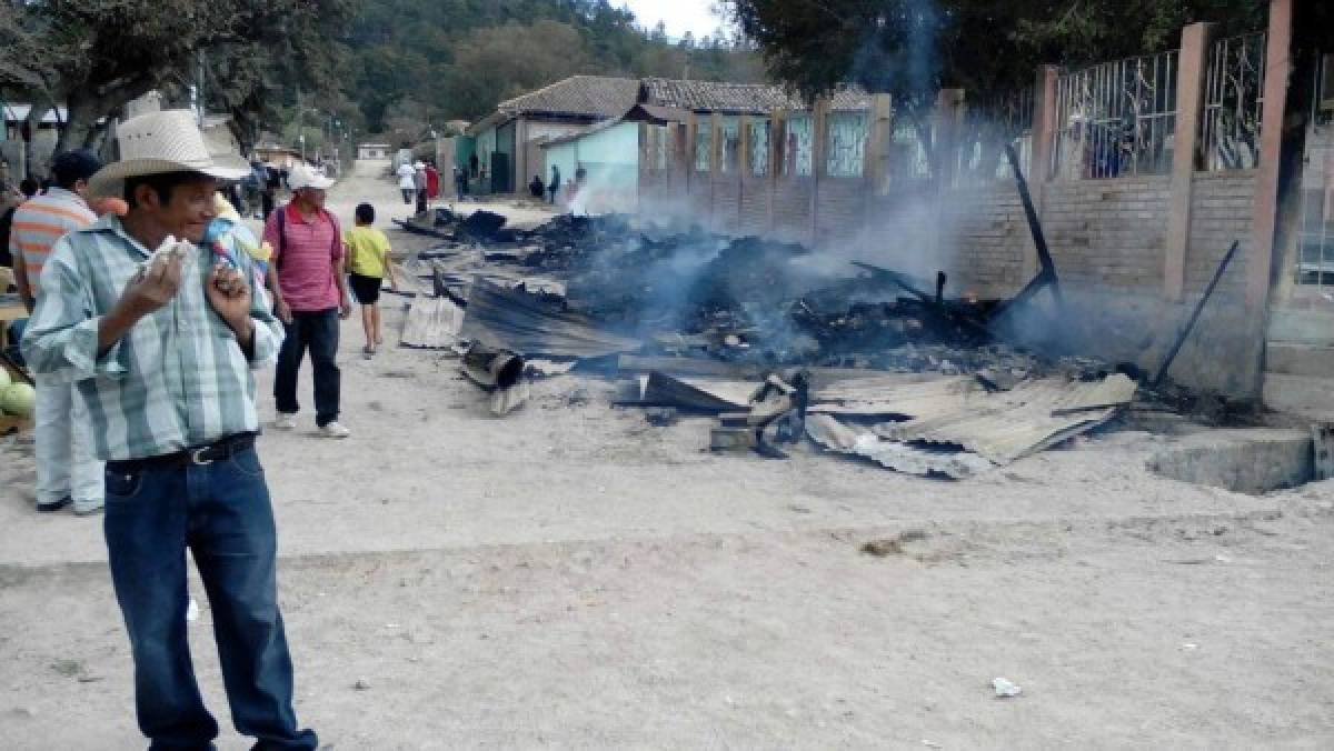 Honduras: Se incendia mercado local de Lepaterique