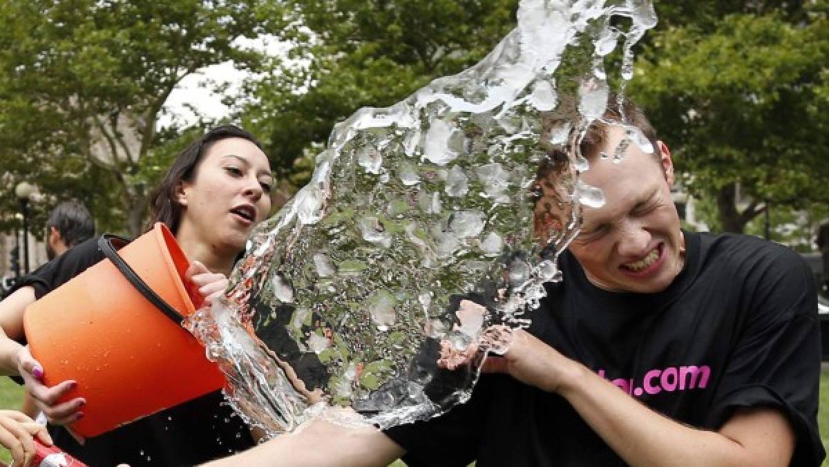 El reto del 'cubo de agua' que se puso de moda en el 2014, sí tuvo buen fin