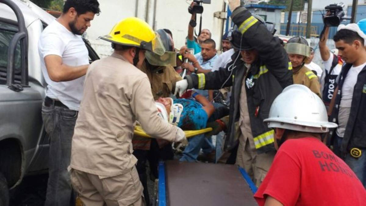 Choloma: Dos personas se salvan de morir en fuerte accidente