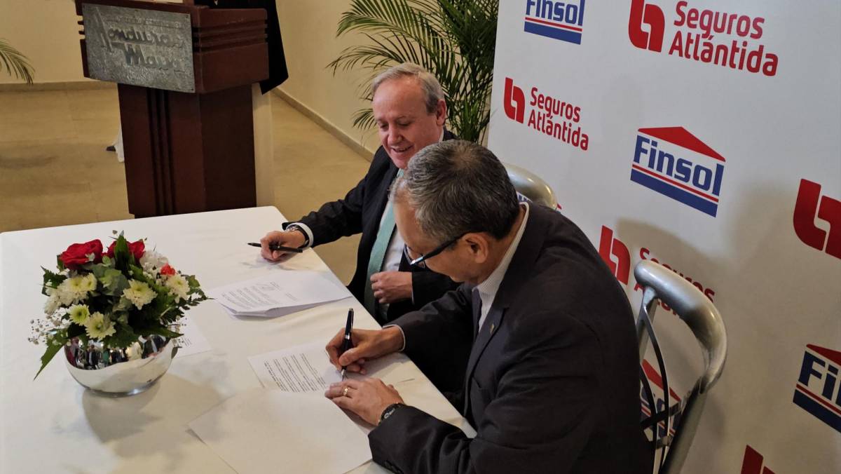 Exitosa firma de acuerdo entre Finsol y Seguros Atlántida