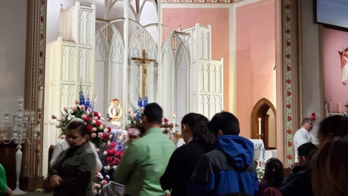 Jubilosos hondureños reciben a la Virgen de Suyapa en Boston  
