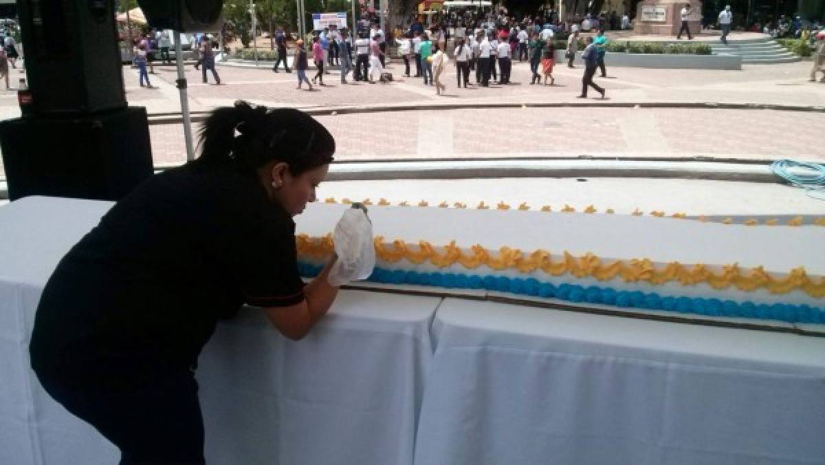 Con enorme pastel celebran 437 aniversario de Tegucigalpa