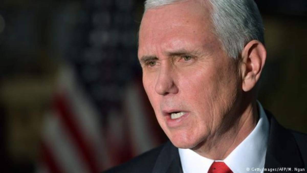 Pence rechaza controversia sobre gays y muestra su apoyo a patinador de EEUU