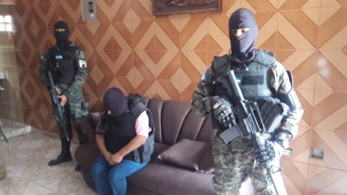 Rescatan a mujer de 'casa loca' y hallan nota extorsiva contra periodista Carlos Posadas