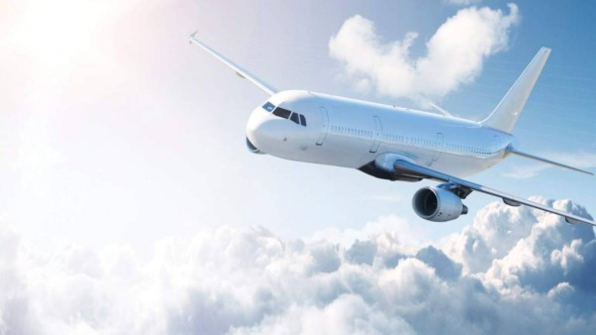 Avión que volaba a Santo Domingo reportó emergencia minutos después de despegar