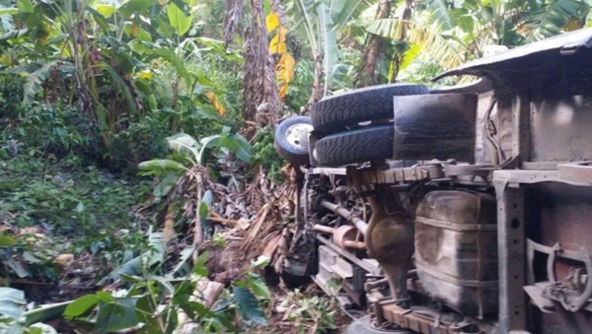 Un muerto y varios heridos deja accidente en carretera a occidente de Honduras