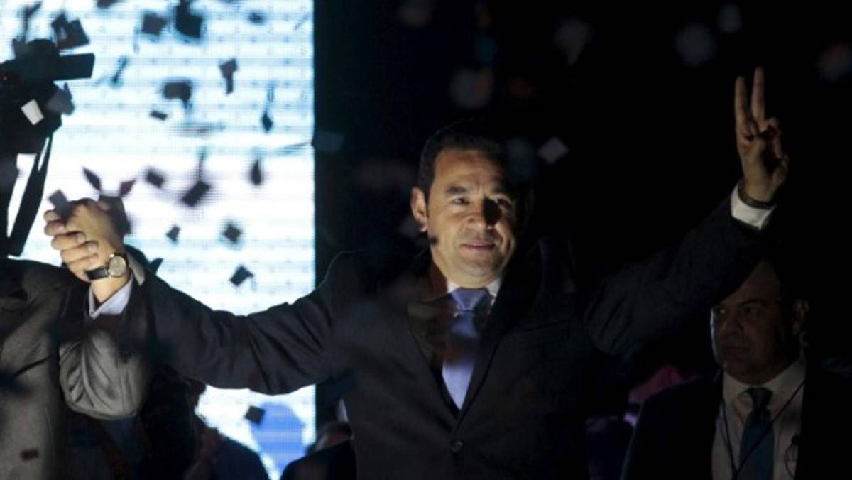 Indígenas y campesinos guatemaltecos marchan para exigir renuncia de presidente 