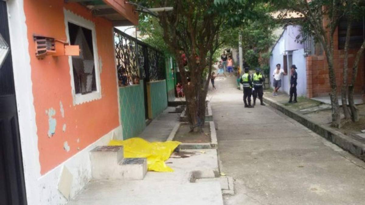 Asesinan a joven fuera de su casa en Ciudad España