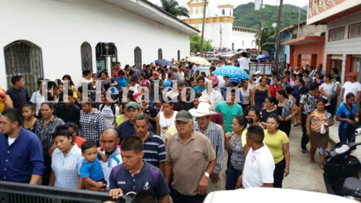 Último adiós a hermanos que murieron al caer a quebrada en sector Bañaderos, Comayagua