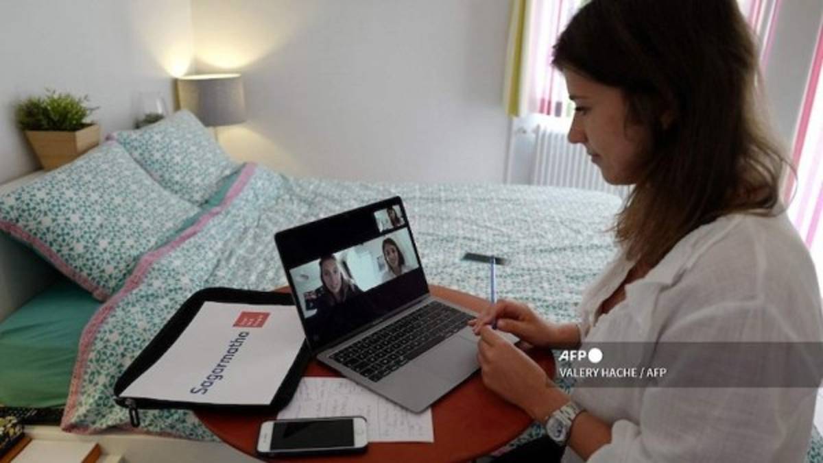 Ecuador extiende por un mes el teletrabajo en sector gubernamental y educativo