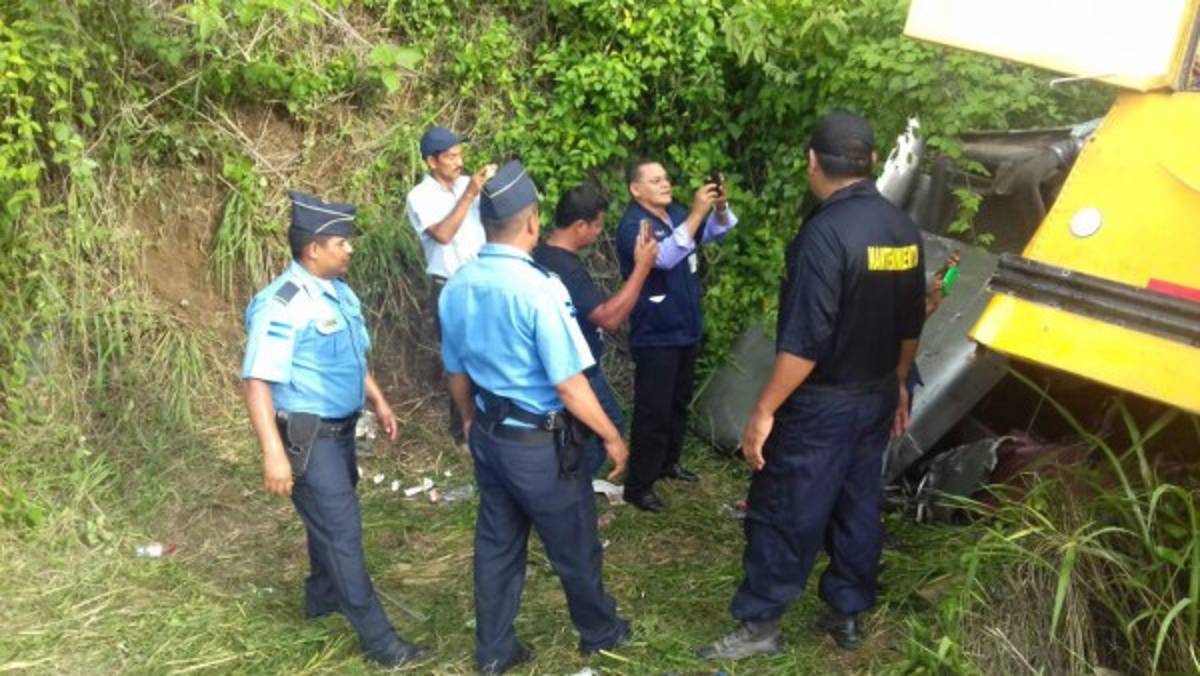 Varios heridos tras colisión entre bus y rastra en Quimistán, Santa Bárbara