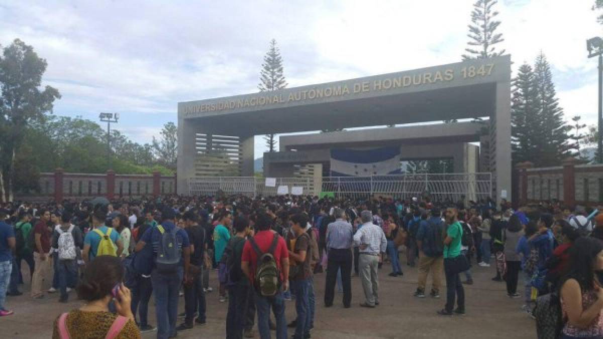 Autoridades entregan la UNAH a estudiantes que realizan toma