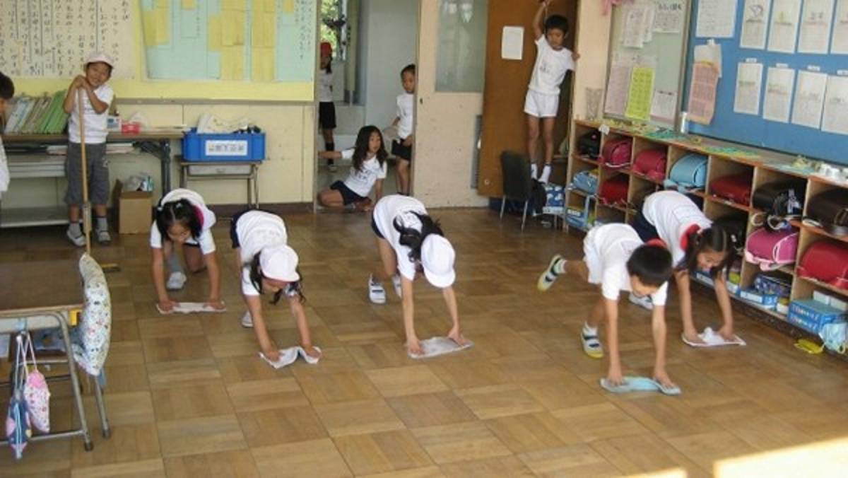 Increíble lo que los niños aprenden sobre la limpieza y el orden en esta escuela