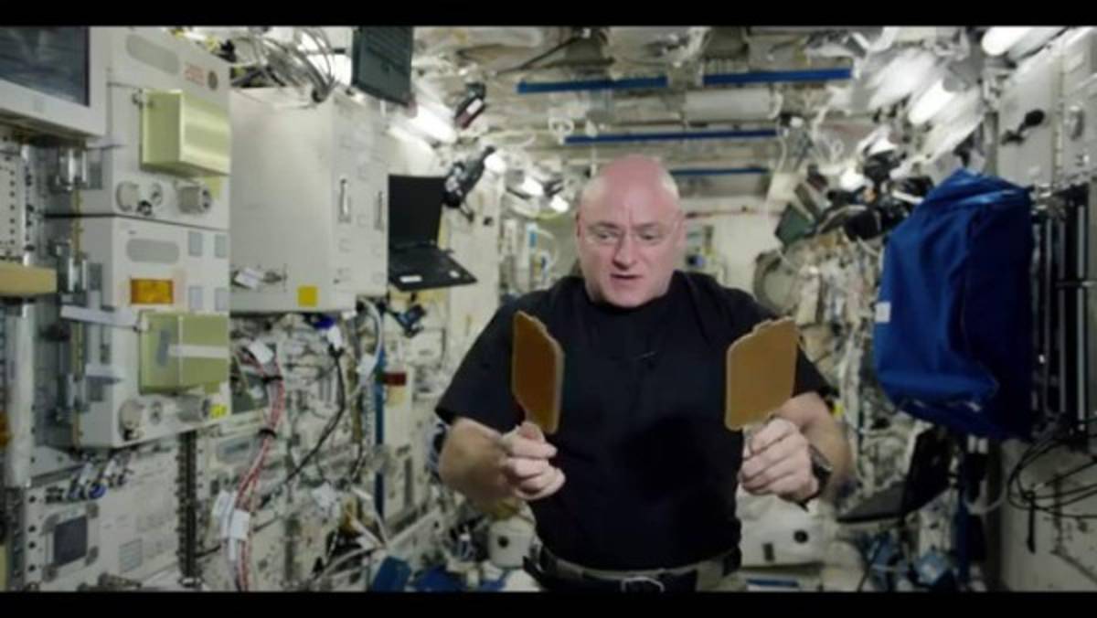 Practica ping-pong en el espacio