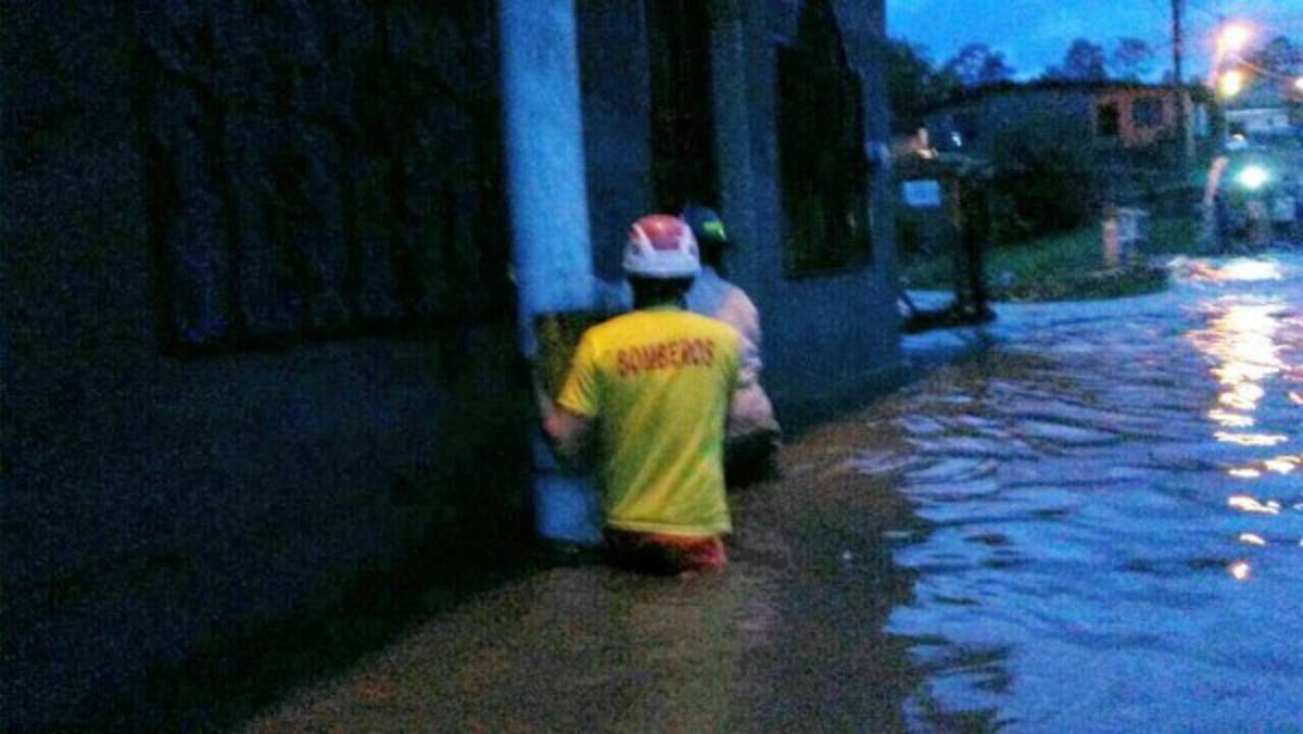 Tegucigalpa: Incomunicadas 50 familias por desborde de quebrada