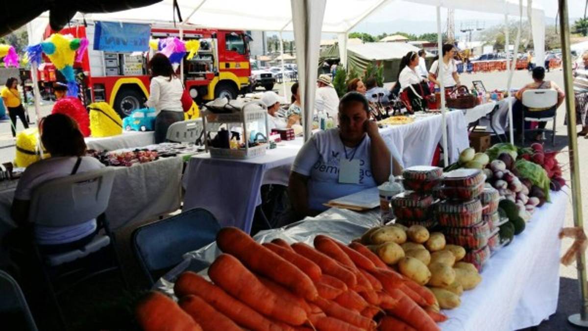 Gobierno celebra primer aniversario de Banca Solidaria
