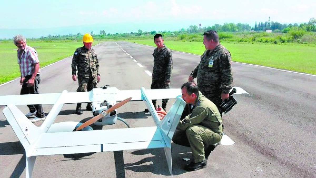 Fuerzas Armadas experimenta con primer avión no tripulado del país