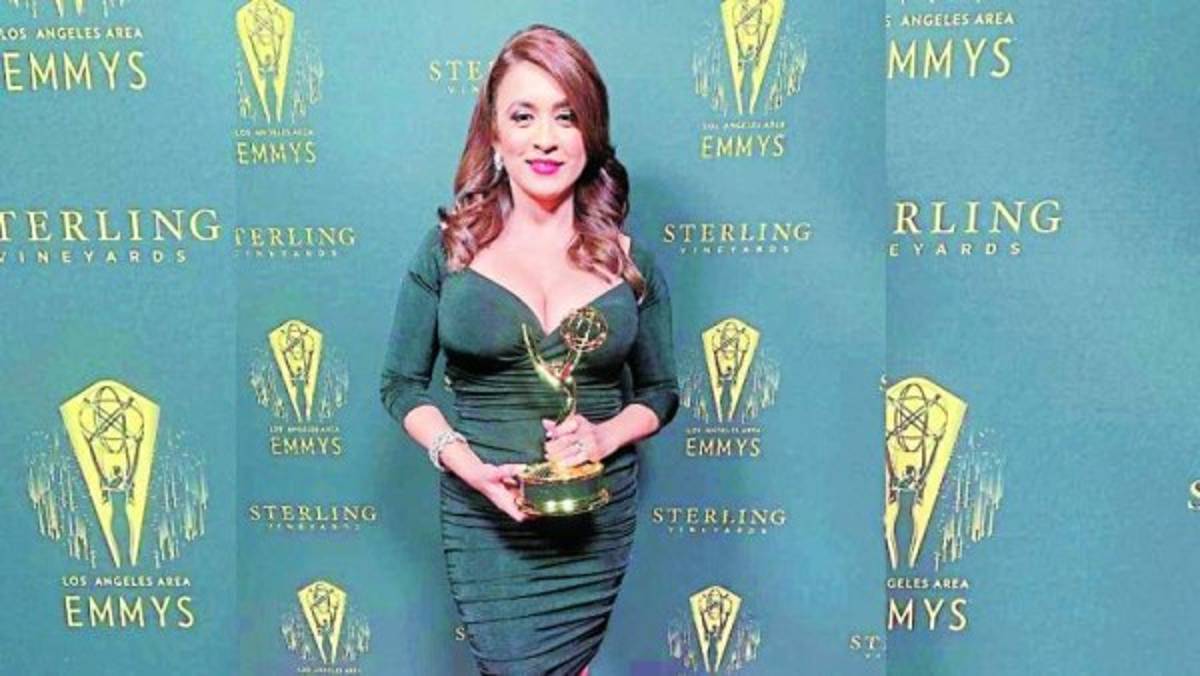 Periodista de televisión, actualmente parte del equipo de Telemundo.