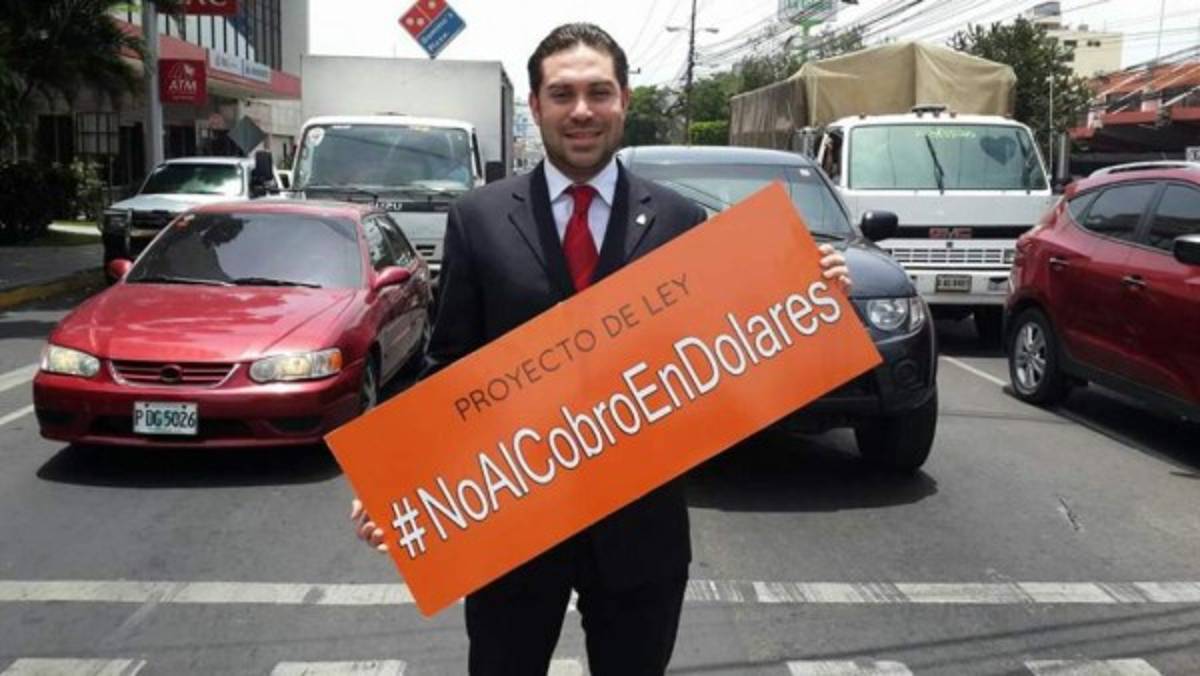 Agrio cruce de palabras entre diputados Esdras Amado López y Jorge Cálix