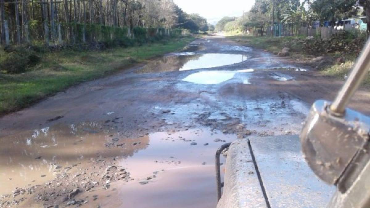 Tres comunidades afectadas por pésimo estado de carretera en Comayagua