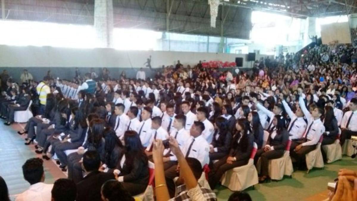 Honduras: 1,200 bachilleres gradúa el Instituto Central Vicente Cáceres