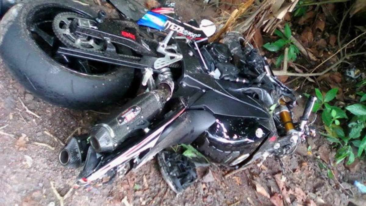 Motociclista muere al impactar contra pick-up