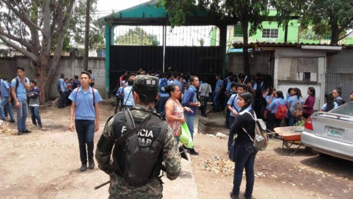 Padres trasladan a sus hijos del Instituto Saúl Zelaya Jiménez tras crimen de estudiante