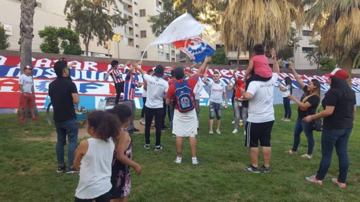 Barristas hondureños festejan aniversario de Olimpia en España