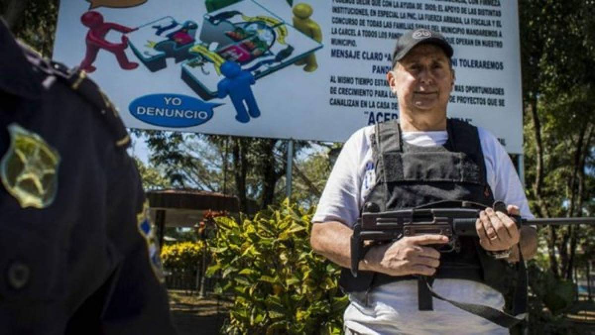 El alcalde salvadoreño que se armó para enfrentar a las pandillas