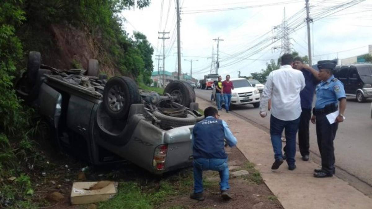 Conductor se accidenta en el anillo periférico por evitar atropellar a peatón