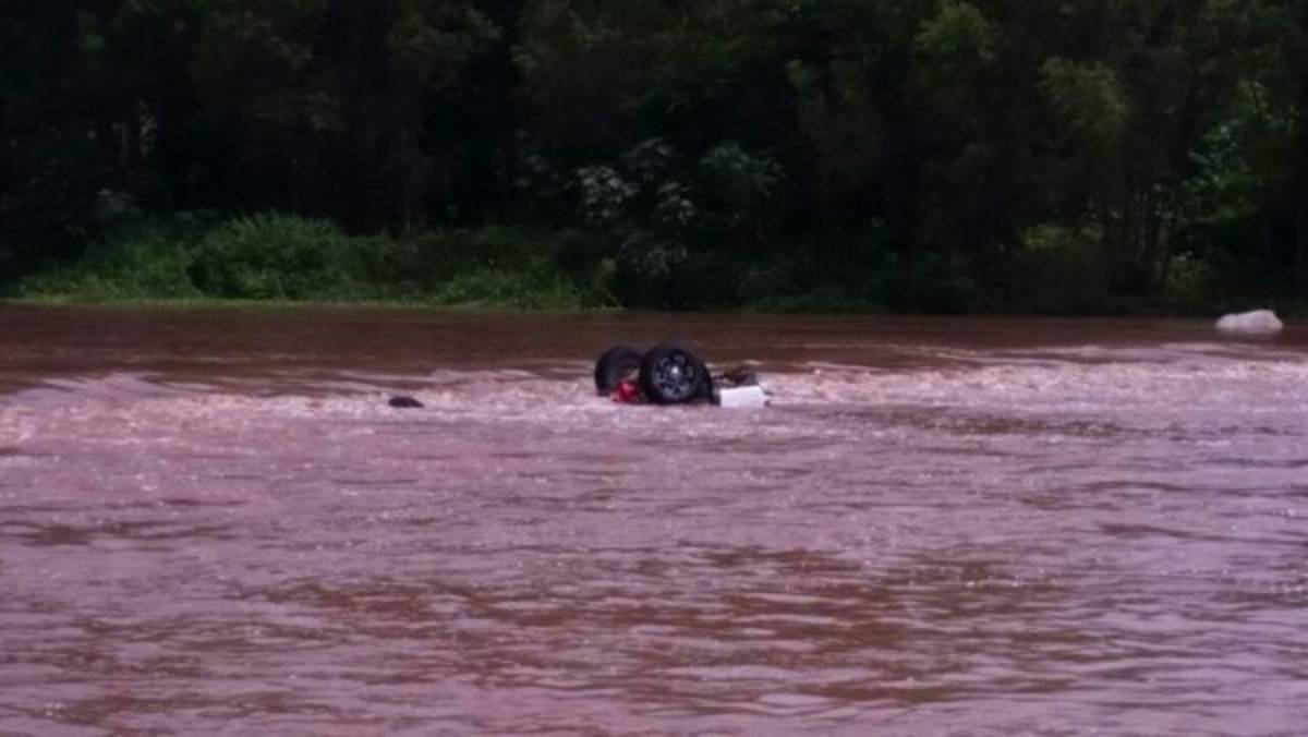 Una persona muerta tras volcamiento de carro en río Choluteca