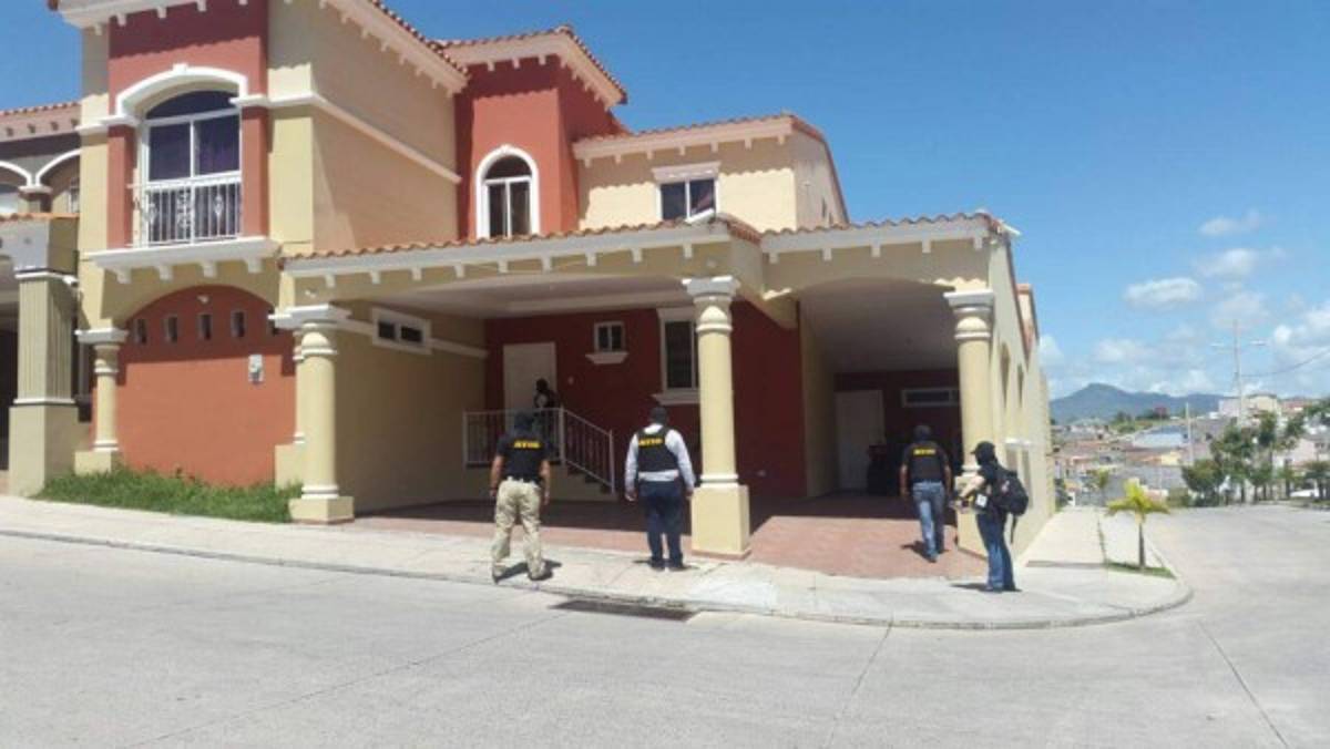 Ministerio Público asegura lujosa residencia a testaferro del Seguro Social