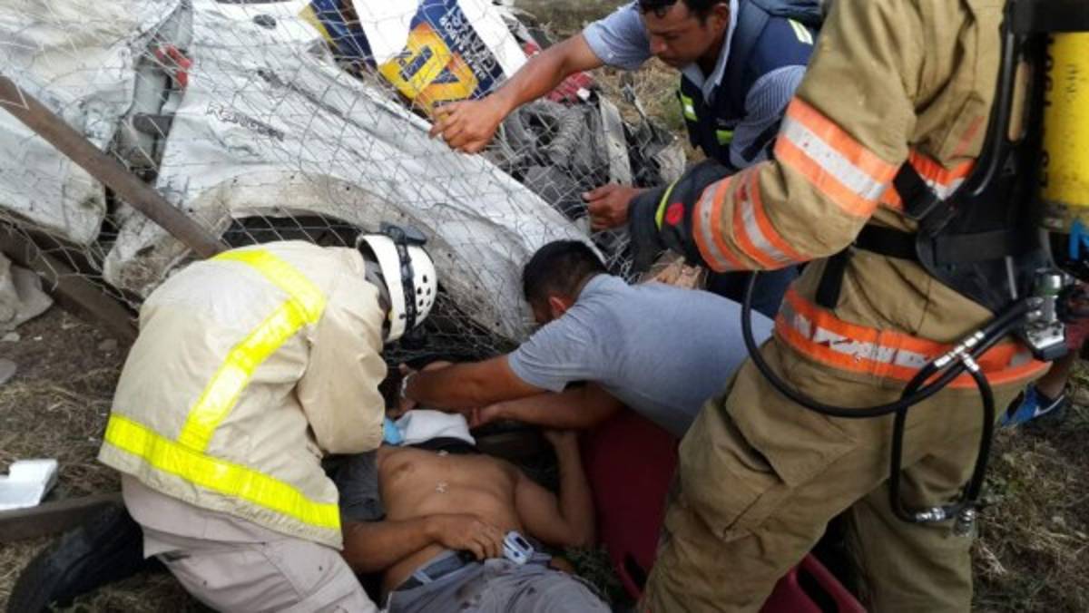 Triple colisión en carretera de El Progreso deja cinco personas heridas