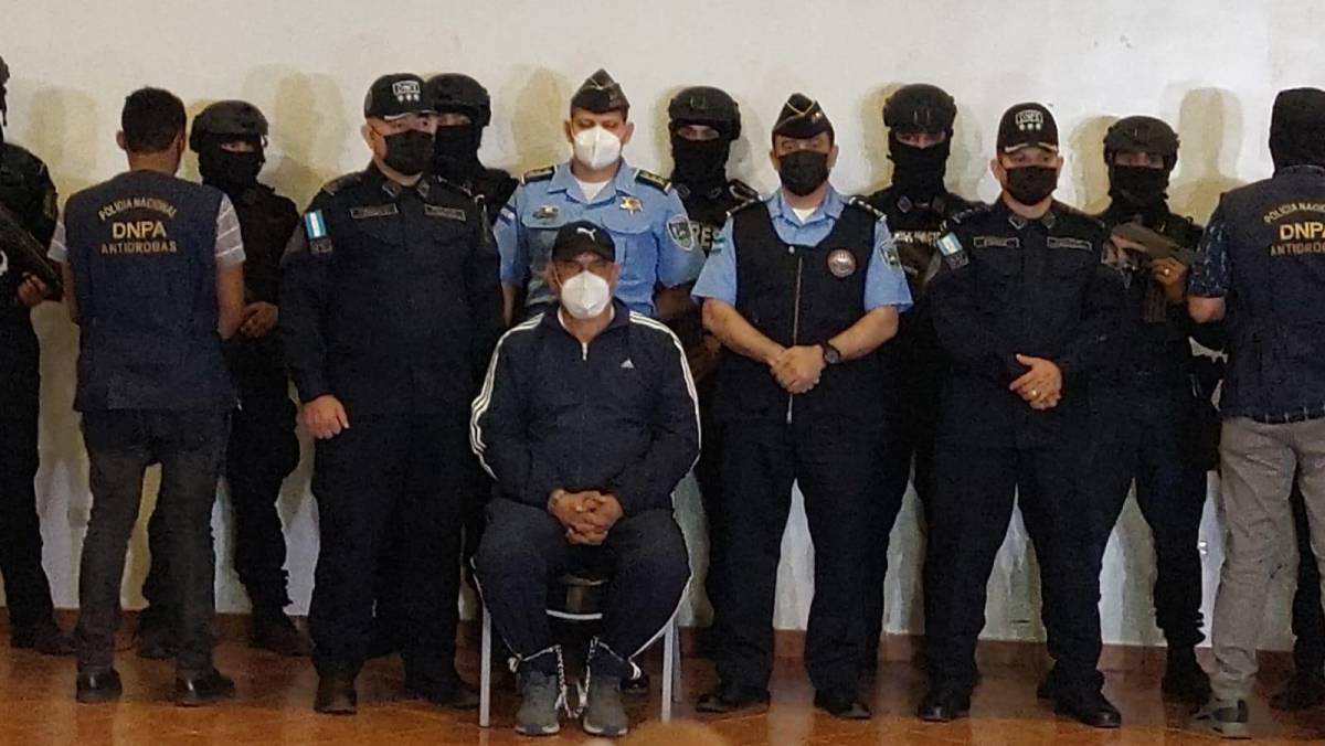 “Enchachado” de pies y manos presentan a Juan Carlos “El Tigre” Bonilla tras detención