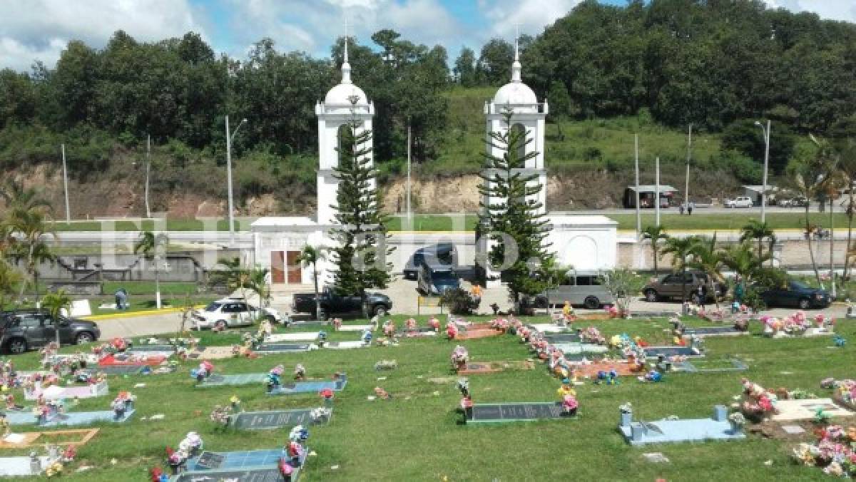 Médico y su padre son enterrados este martes en el Santa Cruz Memorial