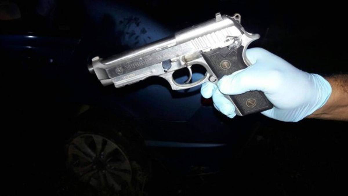 Pistola marca taurus, calibre 9mm, modelo pt92afs, serie tbu 21065.