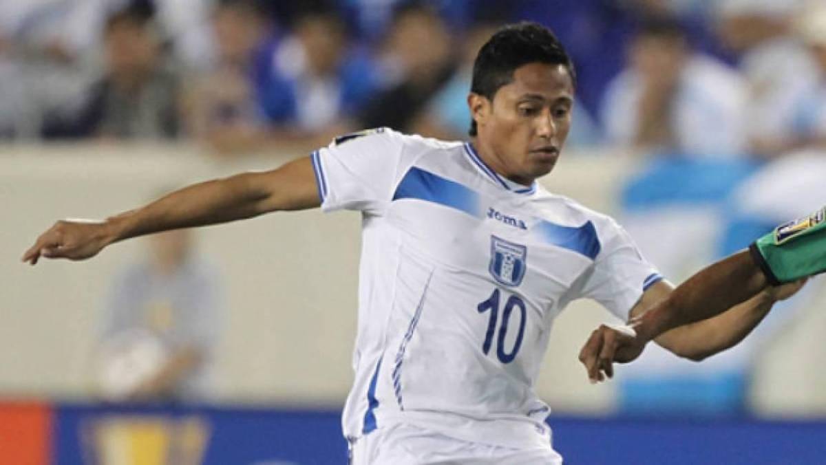 Ramón Nuñez con la ´10´ de la Selección Nacional.