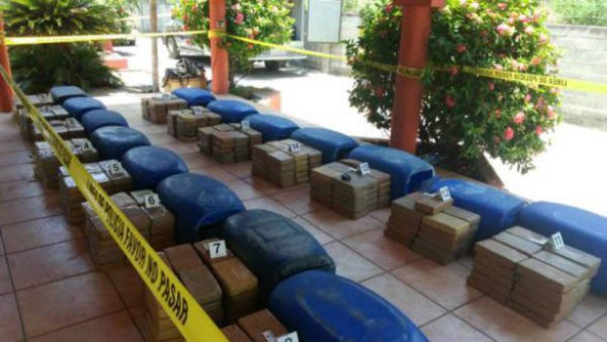 Detienen en El Salvador a tres ecuatorianos con 497kg de cocaína