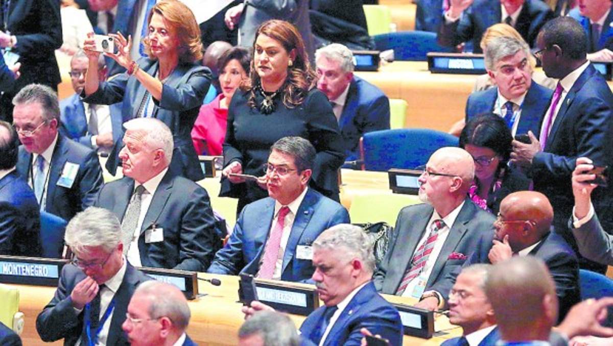 Juan Orlando Hernández pide tomar acciones contra grupos que violan derechos humanos