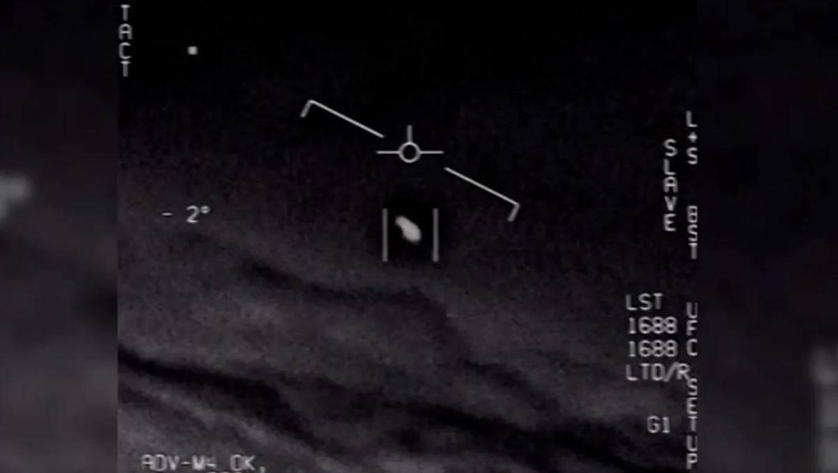 En un determinado momento, el controlador les comunicó a los pilotos que había que suspender la misión, porque llevaban un par de semanas topándose con artefactos que bajaban como el rayo de los 80.000 a los 20.000 pies y se quedaban a esa altura durante horas.