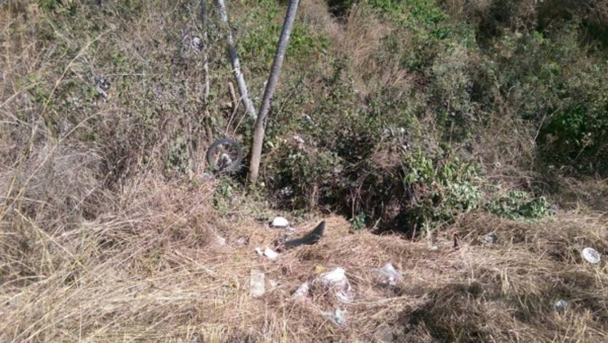Hombre pierde control de motocicleta y muere por fractura en el cuello en carretera hacia Marcala