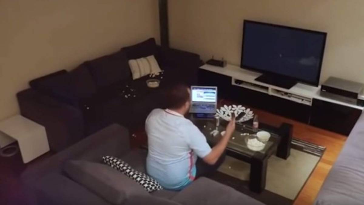 Mujer le hace una costosa broma a su fanático marido