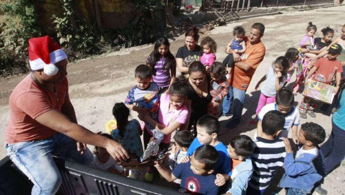 Intercambiamos juguetes por sonrisas infantiles en la aldea de Yaguacire