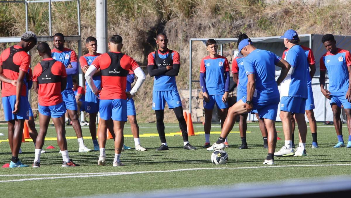 Jugador entrena solo y nuevas caras; la última práctica de Olimpia para debut en el Clausura