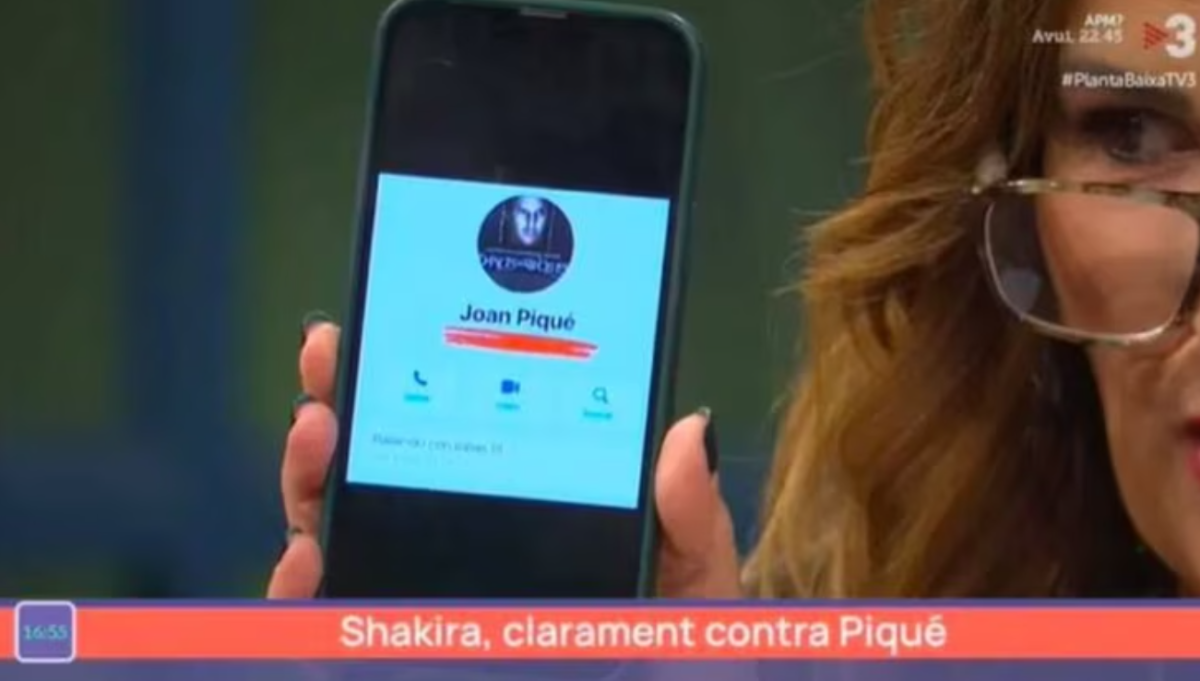 Captura del programa ‘Planta baixa’ con Laura Fa enseñando el celular.